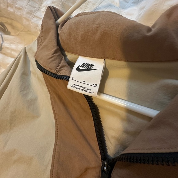 Nike Cream and Brown Jacket - Picture 5 of 5